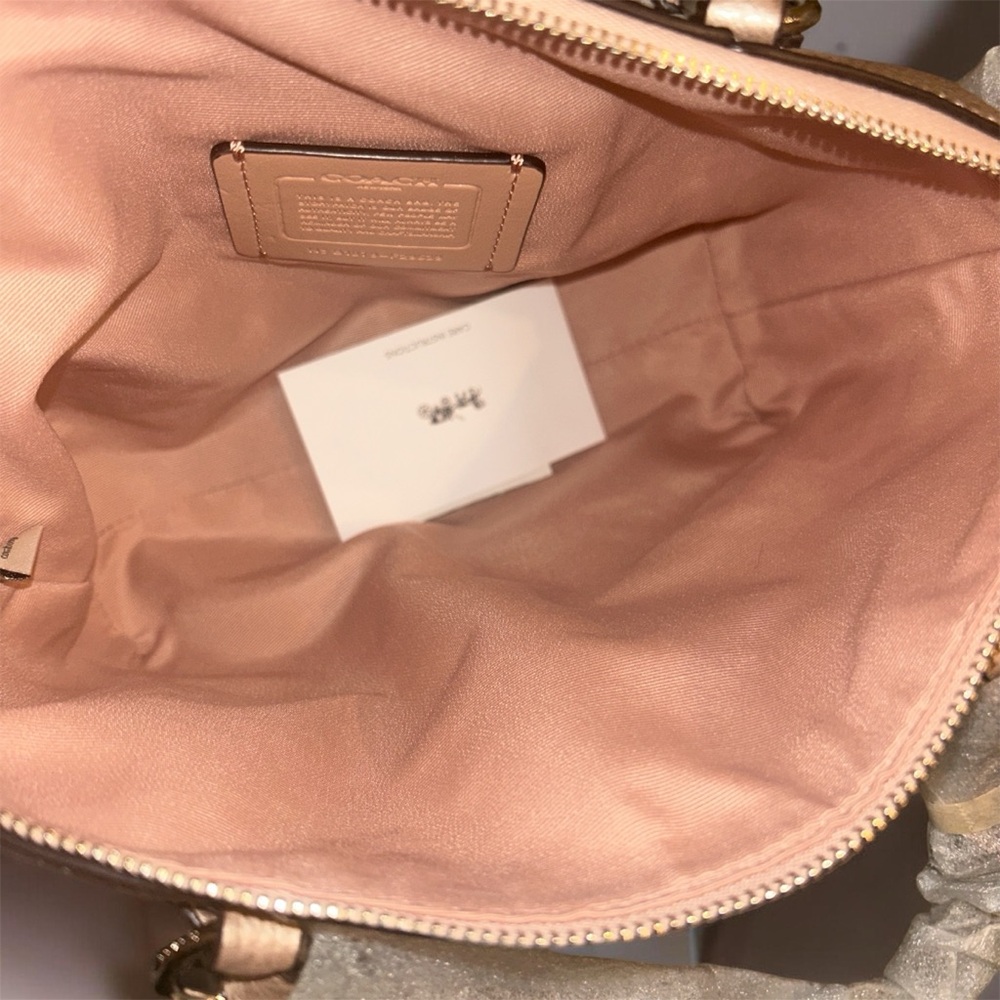 Coach pebbled leather mini Kelsey
Crossbody - Picture 4 of 5